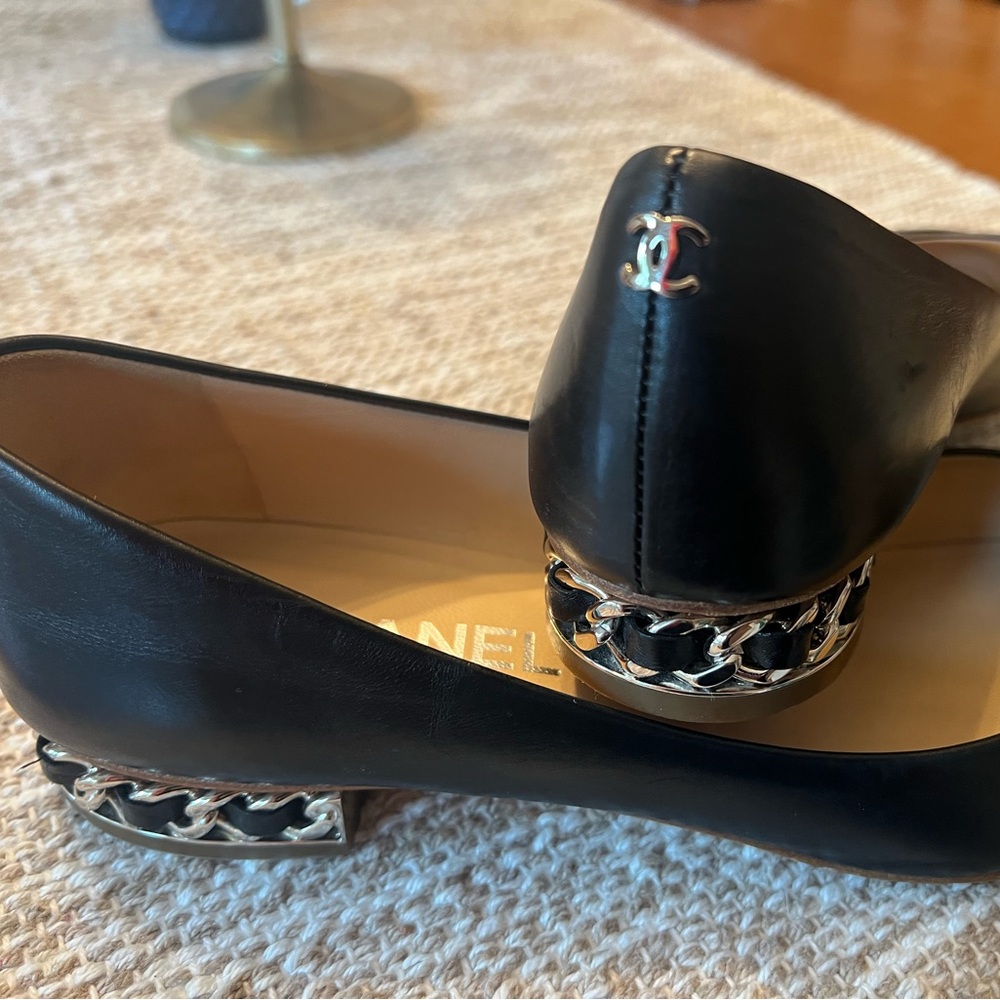 Chanel Logo Chain Black Flat